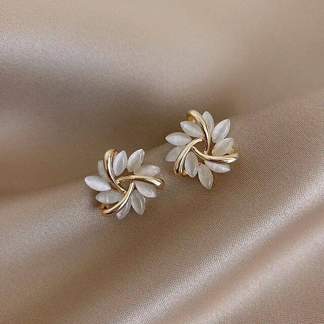ELEGANT OPAL GOLD EARRINGS